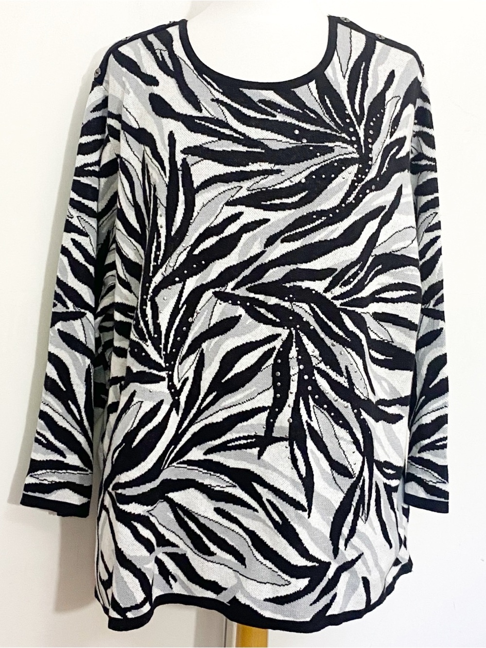 Alfred Dunner Black & White Leaf-Patterned Soft Thick Long Sleeve Sweater Top 2X